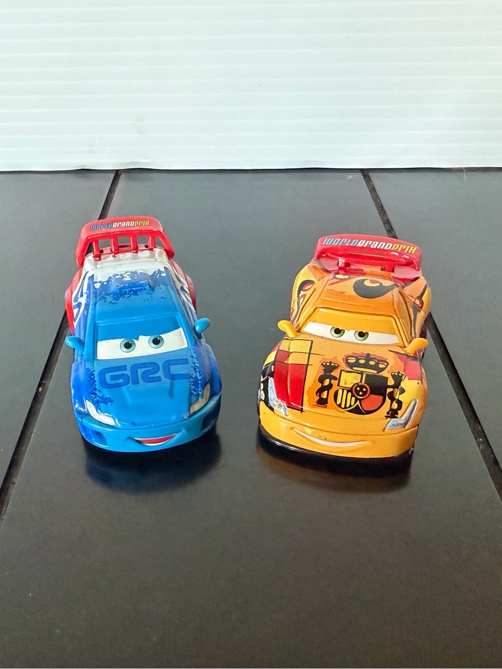 Disney Pixar Cars 2 Raoul CaRoule & Miguel Camino 1:55 diecast cars